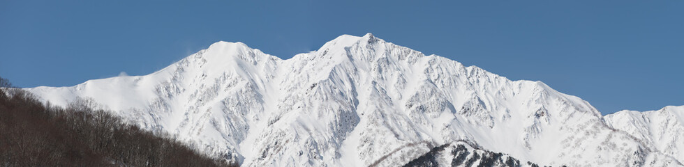雪の五竜岳稜線パノラマ　冬
