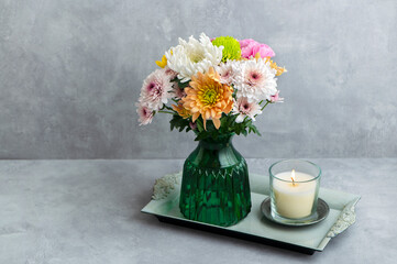 お悔やみの花とキャンドル