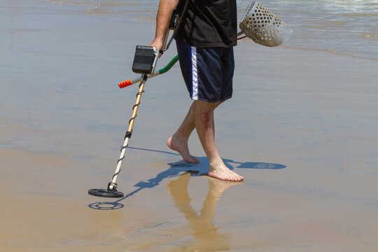 Probe Goer On Treasure Hunt At The Beach