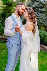 Walking newlyweds in the summer garden. wedding photo shoot in the park.