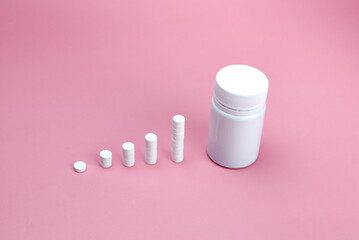 Bank and pills in columns on a pink background.