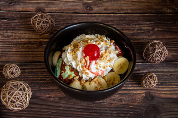 BANANA ROYAL
ICE CREAM DISH