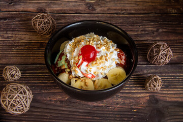 BANANA ROYAL
ICE CREAM DISH