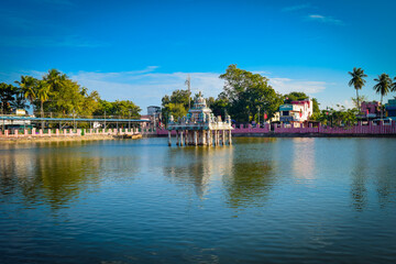 Obraz premium Thiruporur Kandaswamy temple Pond in Thiruporur, Chengalpattu district in the South Indian state of Tamil Nadu, is dedicated to the Hindu god Murugan