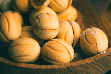 орешки со сгущенкой. 
nuts with condensed milk