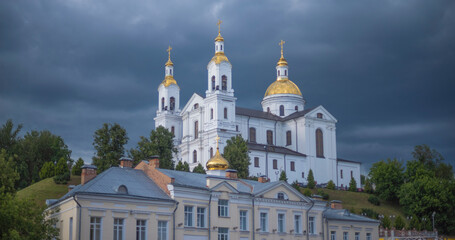 Fototapeta na wymiar church and the historical part of the city of Vitebsk.