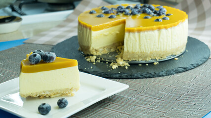 jelly cheesecake with mango and blueberry