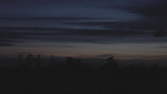 Timelapse anochecer en vecindario
