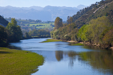 Fototapeta premium Río Deva, Molleda, Cantabria