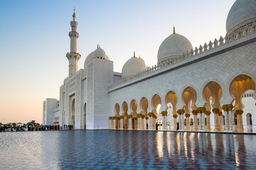 Obraz premium The Sheikh Zayed Grand Mosque in Abu Dhabi