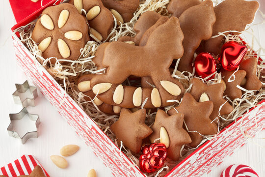 Soft gingerbread cookies with almonds series image 02
