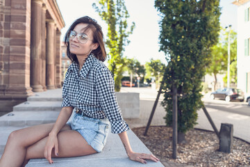 Fototapeta premium Stylished summer look pretty woman sitting