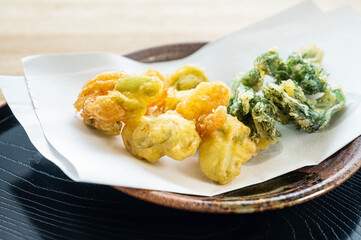 そら豆と海老とタラの芽の天ぷら