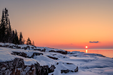 Naklejka premium Sunrise on lake shore
