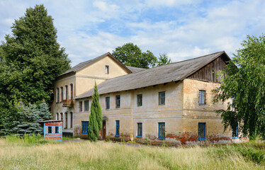 Fototapeta na wymiar The Chernyshev-Kruglikov Palace in Chechersk. The palace and park ensemble. Gomel region. Belarus