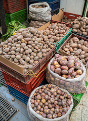 stand de patates à la Plaza de Mercado de Paloquemao, Bogota, Colombie