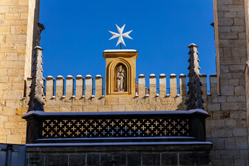 Fototapeta premium Detail of stone gothic and romanesque Church of Our Lady beneath the Chain, maltese quarter, snow in sunny winter day, Mala Strana or Lesser Town district, Prague, Czech Republic