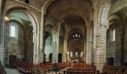 Fototapeta premium Aubazine (Corrèze, France) - Vue intérieure panoramique de la nef de l'église abbatiale Saint-Etienne