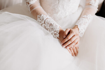 Obraz na płótnie Canvas Close-up Hands of the bride before wedding.