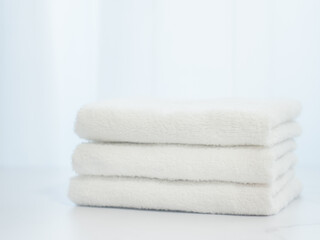 Fototapeta na wymiar 洗濯し部屋で畳んだタオル。家事・ライフスタイルのイメージ。
