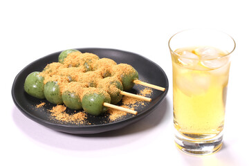 草だんごとお茶