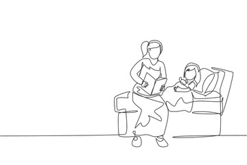 Fototapeta na wymiar One continuous line drawing of young mom siting on bed room and reading story book to her daughter before sleeping. Happy family parenthood concept. Dynamic single line draw design vector illustration