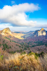 les roches Tuili&egrave;re et Sanadoire, Monts Dore, volcans d'Auvergne, France