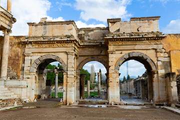 Obraz premium Remained Gate of Mazeus and Mithridates in Ephesus, triumphal arch built in honor of Emperor Augustus, Izmir, Turkey
