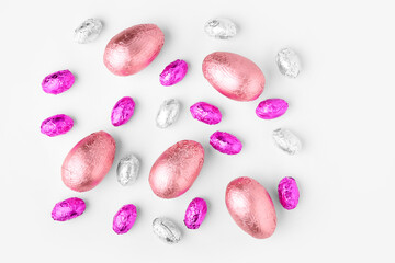 Obraz na płótnie Canvas Sweet chocolate eggs on white background