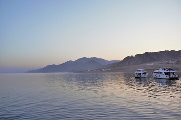 Fototapeta premium #waterscape#Egypt#mobilephotography#morning#sunrise#sky#reflection#earlymorning#sea#picture#photooftheday#landscapephotography#landscape#nature#naturegram#clouds#horizon#scenery#sand#amazing#wow#earth