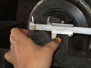 measure the shaft bearing using a caliper