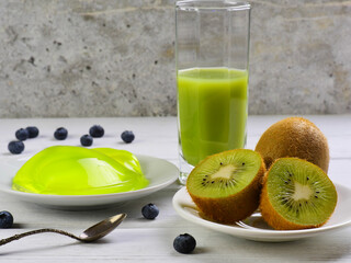kiwi juice and fruits