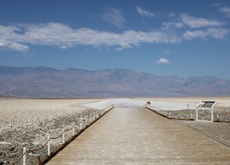 Fototapeta na wymiar boardwalk in the desert, bad water basin, Death Valley