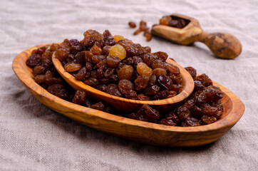 Dark raisins in a wooden dish