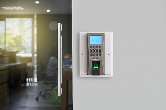 Door Electronic Access Control System Machine. Finger Print Scan Devices Machine.