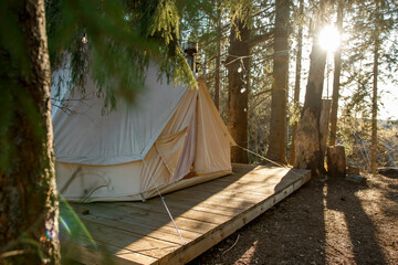 Палатка в лесу палаточный отдых