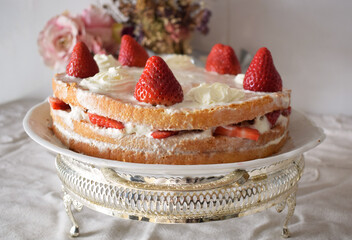 cake with strawberries