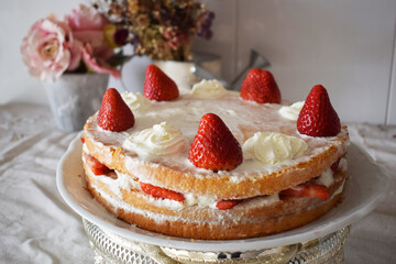 cake with strawberries