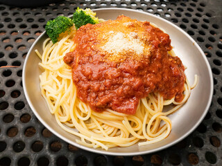 山で調理するアウトドアごはん【ミートスパゲティ】