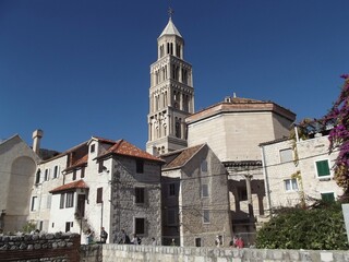 Fototapeta na wymiar stone houses in the old town of split, croatia, with the cathedral of saint duje in the background. the entire old town is within the walls of the palace of the roman emperor diocletian