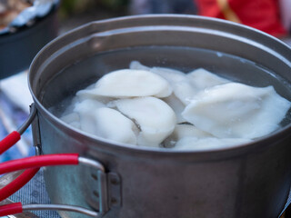 アウトドア料理（水餃子）