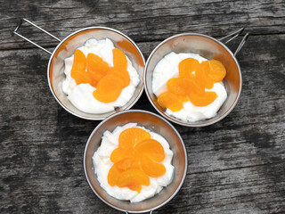 山やキャンプで食べるデザート【フルーツ杏仁豆腐】