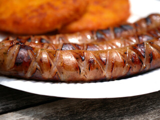 山やキャンプで調理するアウトドアごはん【ウインナー】