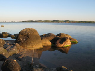 Abendstimmung Steine im Wasser