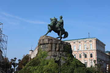 View of the monument to Bohdan Khmelnytsky - a historical sculpture of the Hetman in Kyiv.