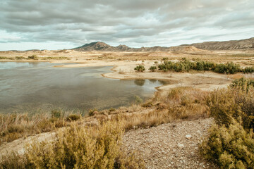 Balsa en el desierto de las Bardenas Reales de Navarra. Agua