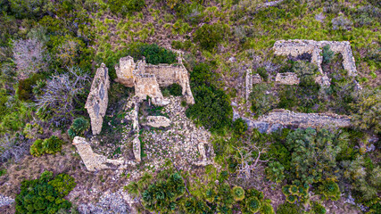 ruinas en el parquie natural del Garraf