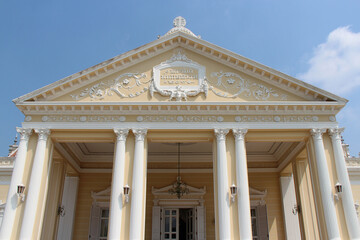 Fototapeta na wymiar building at the royal palace in bang pa-in in thailand