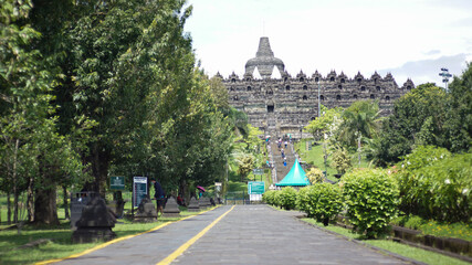Fototapeta na wymiar MAGELANG, INDONESIA-18 FEBRUARY 2021: Sighting of the road and trees that decorate the road from the entrance to the Borobudur temple tourist attraction