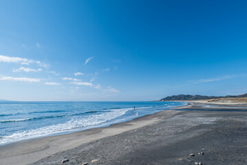 Obraz premium 快晴の館山市 平砂浦海岸の風景 3月